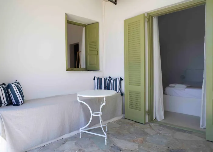 بيت ضيافة The Endless Blue Experience إيوس خورا