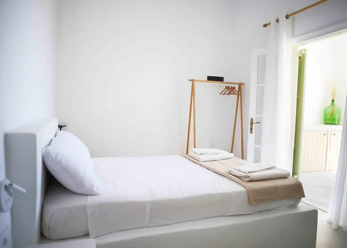 The Endless Blue Experience بيت ضيافة إيوس خورا