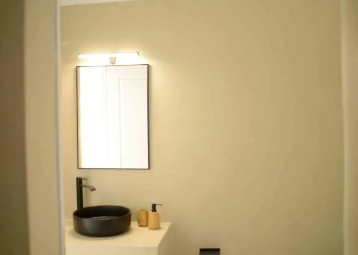 The Endless Blue Experience بيت ضيافة إيوس خورا